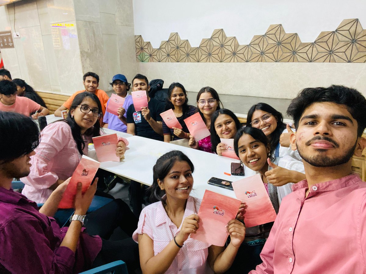 nikitasmcsnes's tweet image. The family we made!🧿👀
@shebuildshack ♥️