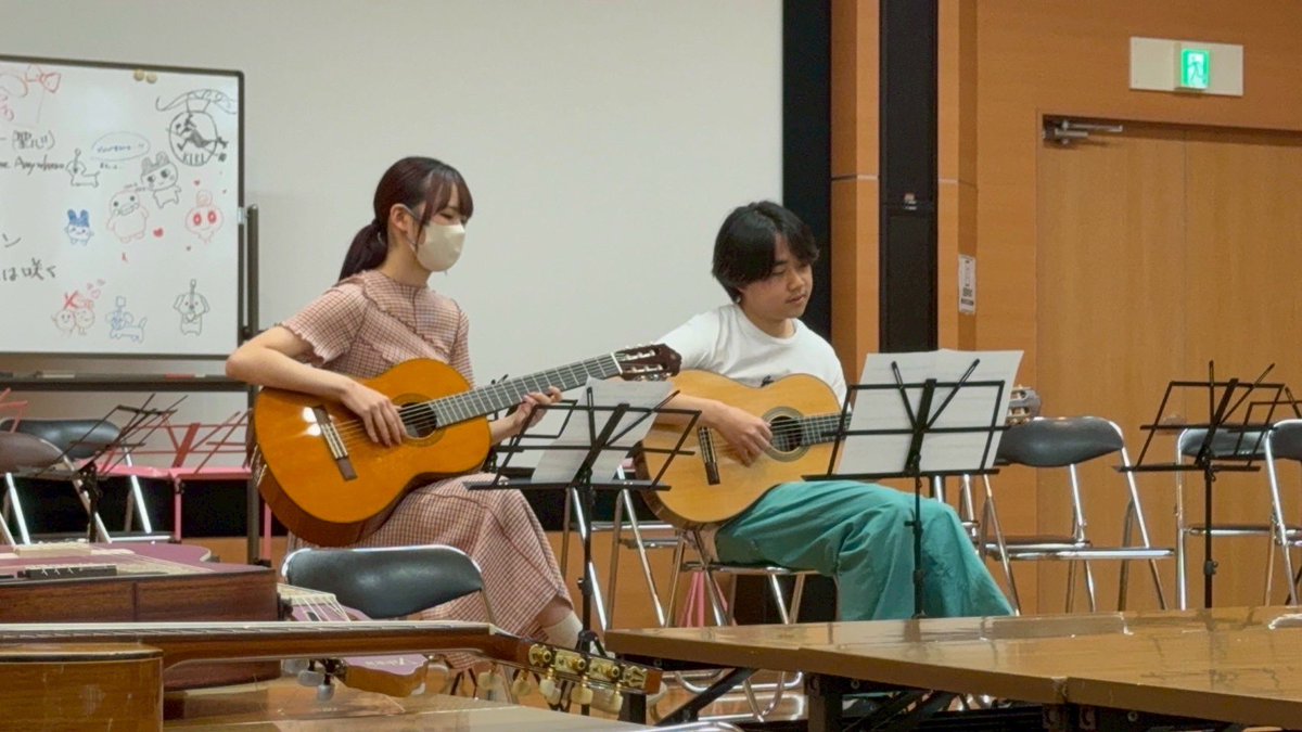 w_guitare's tweet photo. ☂️6月月例会☂️
6月14日　聖心女子大学で6月月例会を行いました！
新入生を迎え始めての月例会でお互いにいい演奏ができてよかったです☺️
独奏、重奏などにもたくさん挑戦できました🎸
聖心女子大学のみなさんありがとうございました^o^ https://t.co/nCnXdjCdqe