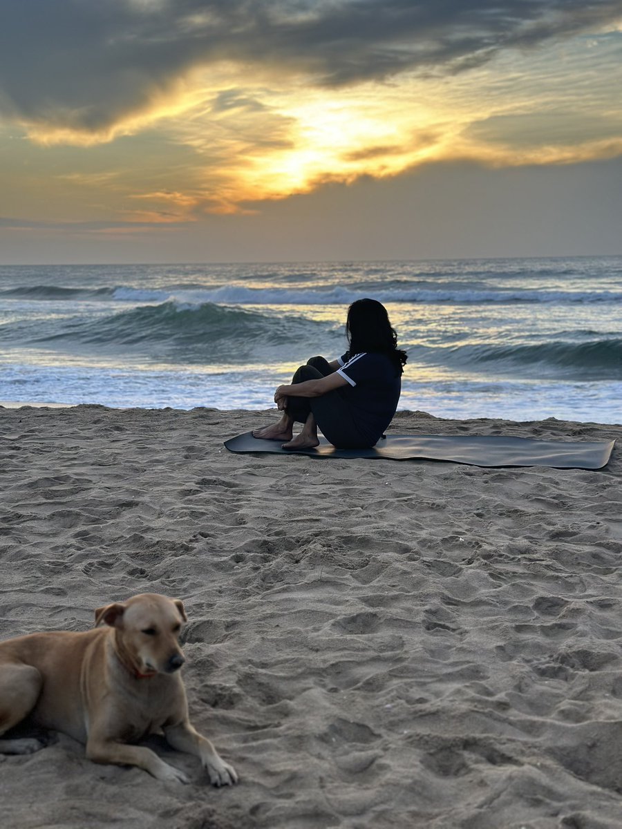 When the sky spills its secrets to the sea .. there is magic in the air and rhythm in Yoga 

#sundayvibes #Yoga #Internationalyogaday #sundaymobility #yogaday