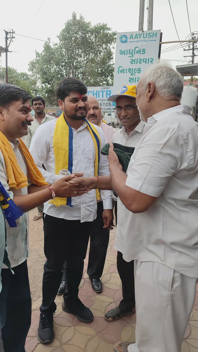 Chaitar_Vasava's tweet image. આમ આદમી પાર્ટીના વિસાવદર બેઠકના ઉમેદવાર શ્રી ગોપાલ ઈટાલીયા ના સમર્થનમાં @YAJadeja
@RajubhaiKarpad1, Mumtaz ben Multani સહીત આગેવાનો ની ઉપસ્થિતિમાં &quot;બીલખા&quot; ગામ ખાતે ડોર ટુ ડોર પ્રચાર.