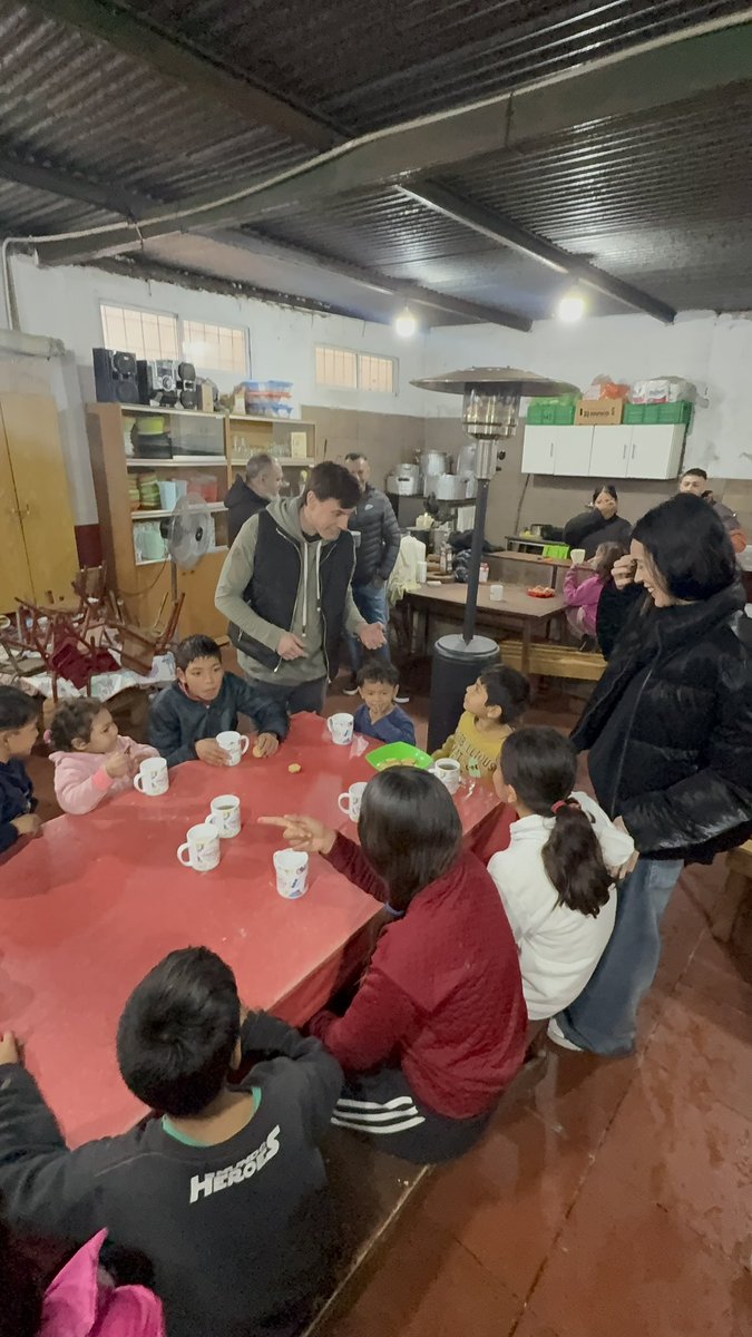 Walter Brizzio (@walterbrizzio) on Twitter photo Gracias, <a href="/Robergmoritan/">Roberto García Moritán</a> por tu visita al comedor Eben Ezer y tu compromiso real con la gente: tu fundación acercó los alimentos indispensables para que 10 abuelos, 85 chicos y 11 madres colaboradoras sigan en pie.
Es imprescindible que la política deje de ponerse el traje de Gracias, <a href="/Robergmoritan/">Roberto García Moritán</a> por tu visita al comedor Eben Ezer y tu compromiso real con la gente: tu fundación acercó los alimentos indispensables para que 10 abuelos, 85 chicos y 11 madres colaboradoras sigan en pie.
Es imprescindible que la política deje de ponerse el traje de