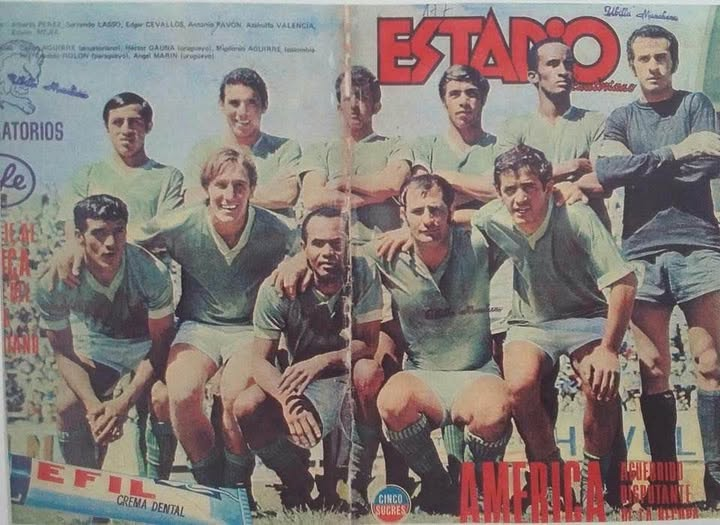 AntonioUbilla1's tweet photo. América de Quito en 1970, en la foto : Arriba   Rafael Alberto Pérez, Servando Lasso, Edgar Cevallos, Antonio Pavón, Atahulfo Valencia y Edwin Mejía.
Abajo Carlos Aguirre, Héctor "Polaco" Gauna, Migdonio Aguirre, Eusebio Rolón y Eduardo "Gordo" de Maria  #EquiposEcuatorianos https://t.co/fhRKT56Qpp