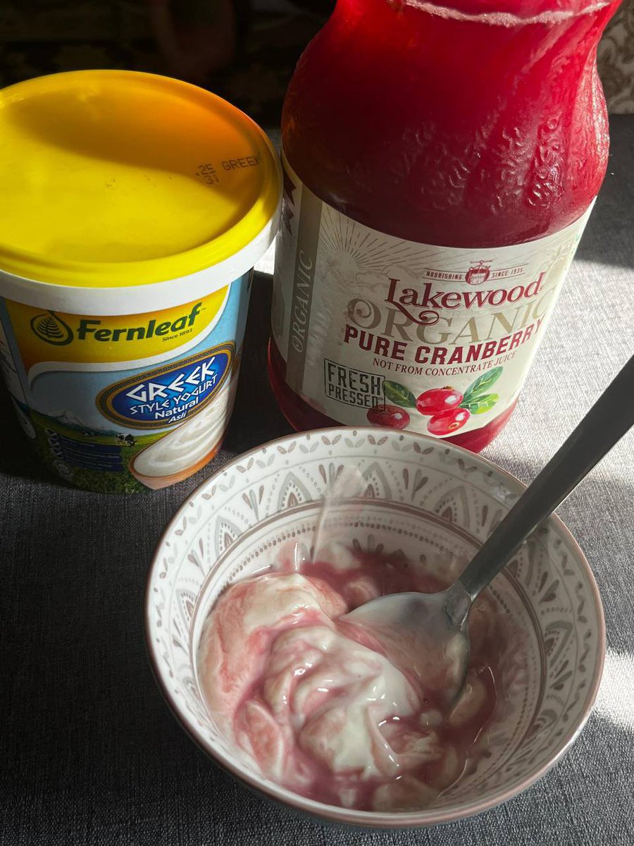 Babe takes cranberry juice and greek yogurt everyday. TRUST MEEEE keputihan hilang terus nanti and pee pun smooth je takda sampai berair mata sakit nak kencing 🥲🌸