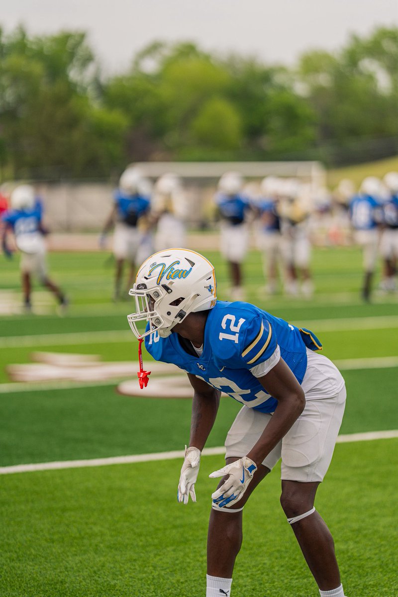 6'0 178 ILBS 3.4 gpa Strong Safety 

📲📲📲 312-610-3635