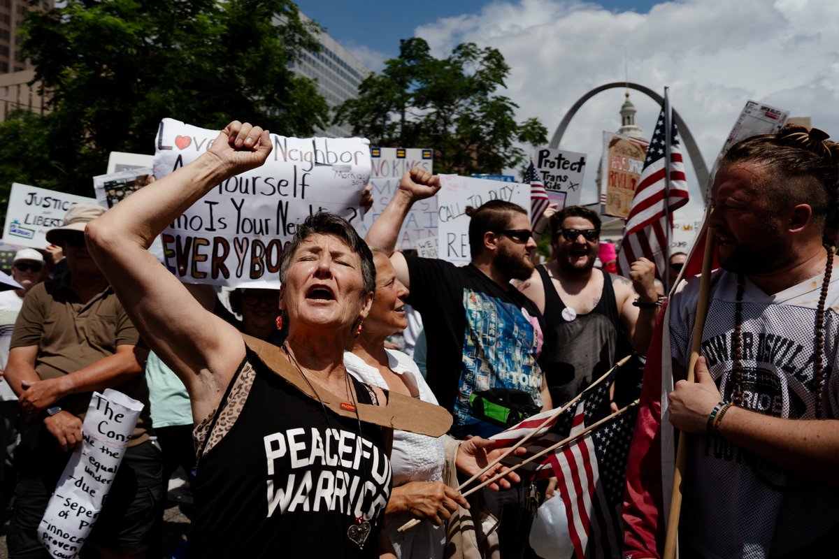 brianmmunoz's tweet image. Thousands peacefully marched through downtown St. Louis as part of a “No Kings” protest on Saturday afternoon — a public rebuke of President Donald Trump's agenda.
My latest for @stlpublicradio with @Hiba_Ahmad96, @EmilyWoodbury and @JessicaRogen: bit.ly/45V0Qqg