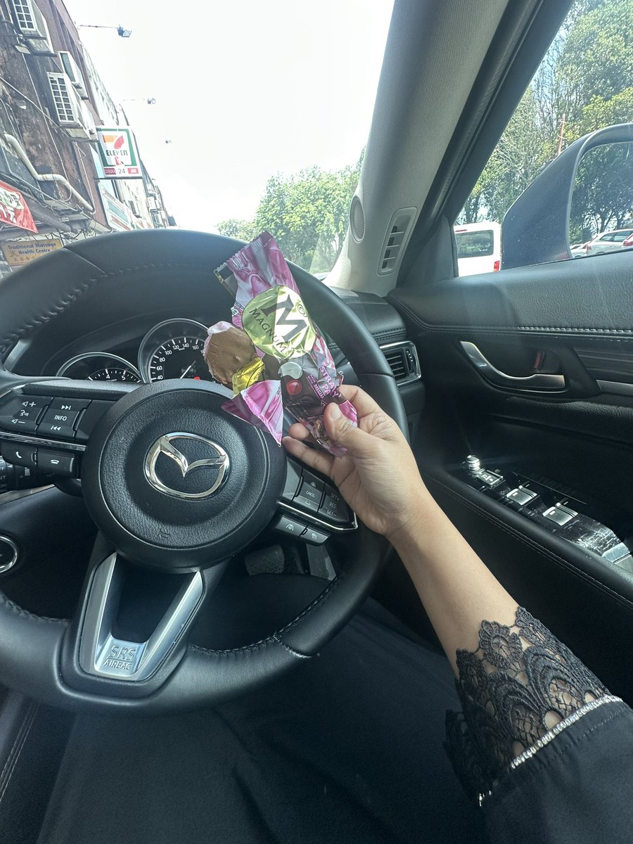 nurlailiah92's tweet photo. 🍦😋 https://t.co/ZbaVfxIjhf