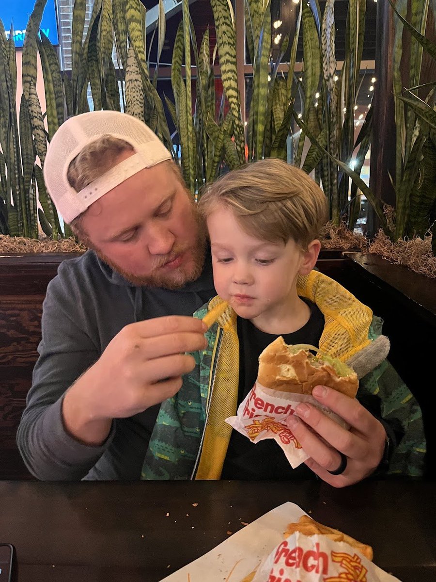 corg_e's tweet image. Happy Father’s Day to all the great dads out there! 🥰