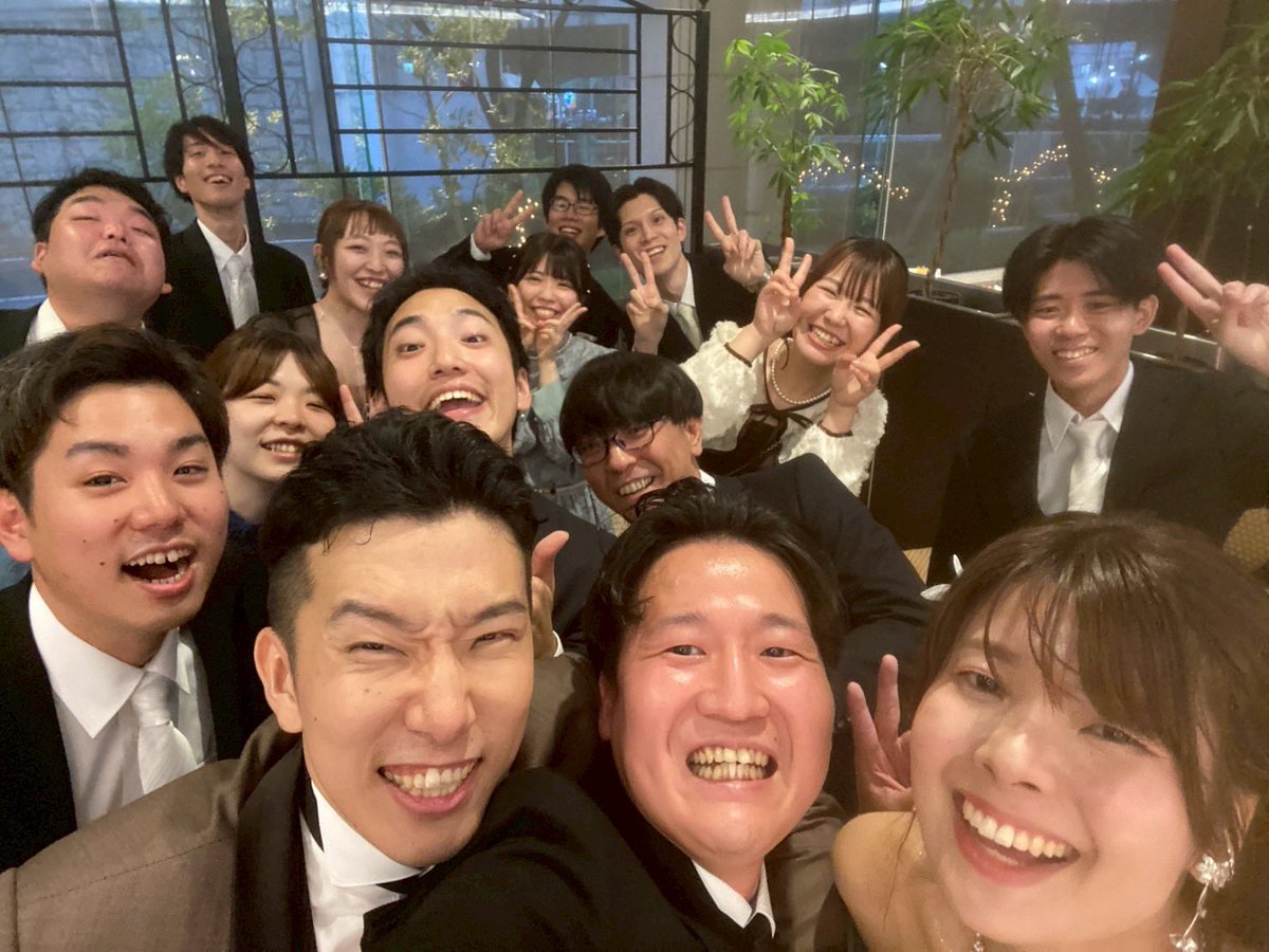 本当に素敵な式でした💓
アカペラ部pallete、3世代大集合！
同窓会すぎて楽しすぎて延泊🤣笑

昨日の写真を見返して、
楽しくて岡山から帰りたくなくて帰りの新幹線でちょっと泣いたのは内緒😂

またみんな会おうね
さらば、第二の故郷