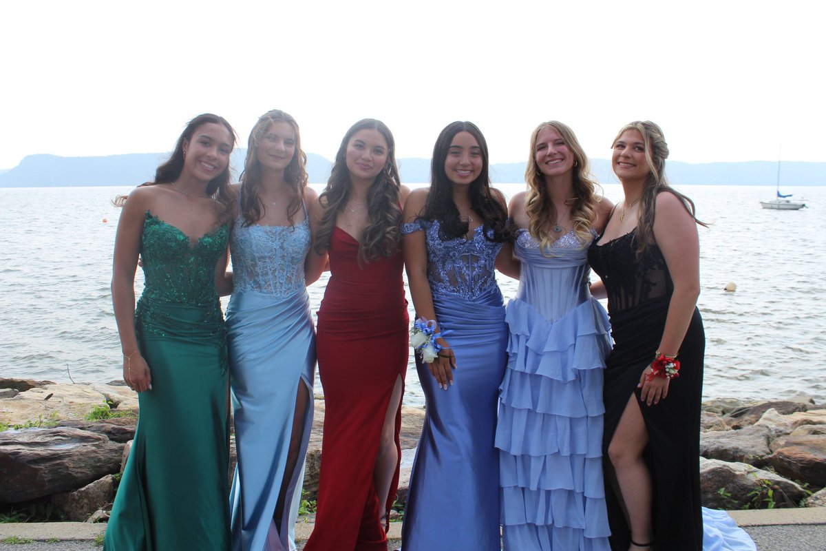 One last dance ✨

Congratulations to our incredible Ossining Softball Class of 2025 💛 

<a href="/OSSATHLETICS/">OHS Pride Athletics</a> <a href="/OssiningSchools/">Ossining UFSD</a>