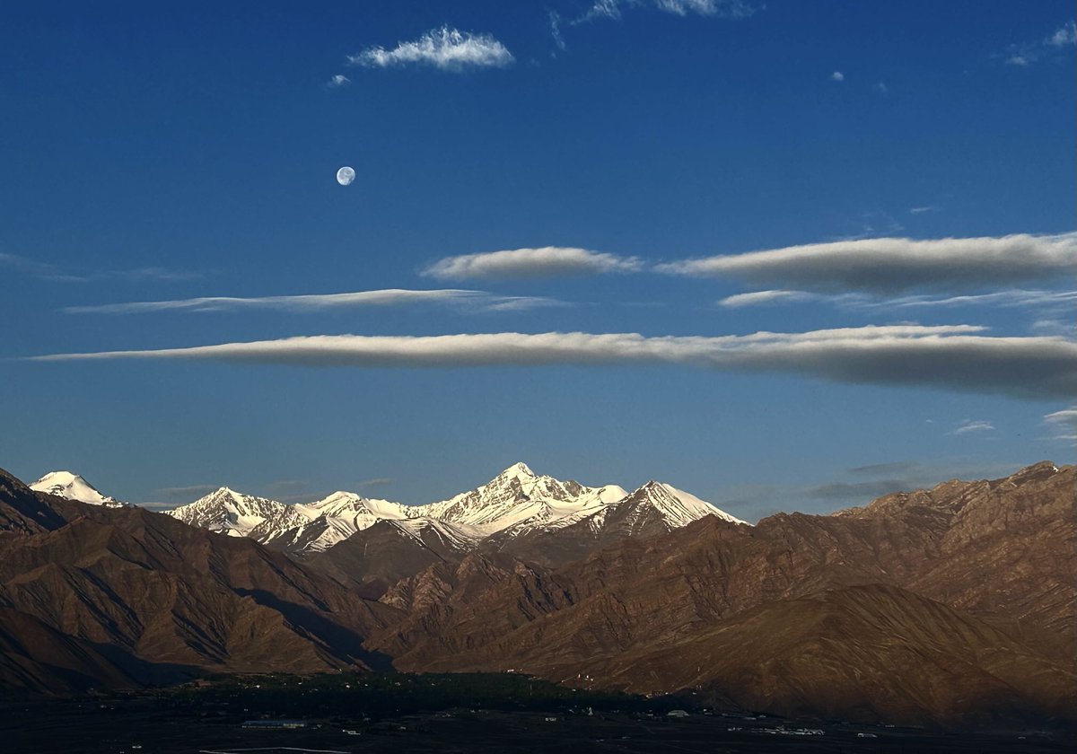 KayaDorjay's tweet photo. Stok Kangri (6,153 m) under the magical morning sunlight, the crown jewel of Ladakh touching the sky and stars.” https://t.co/TDxBr88o2B