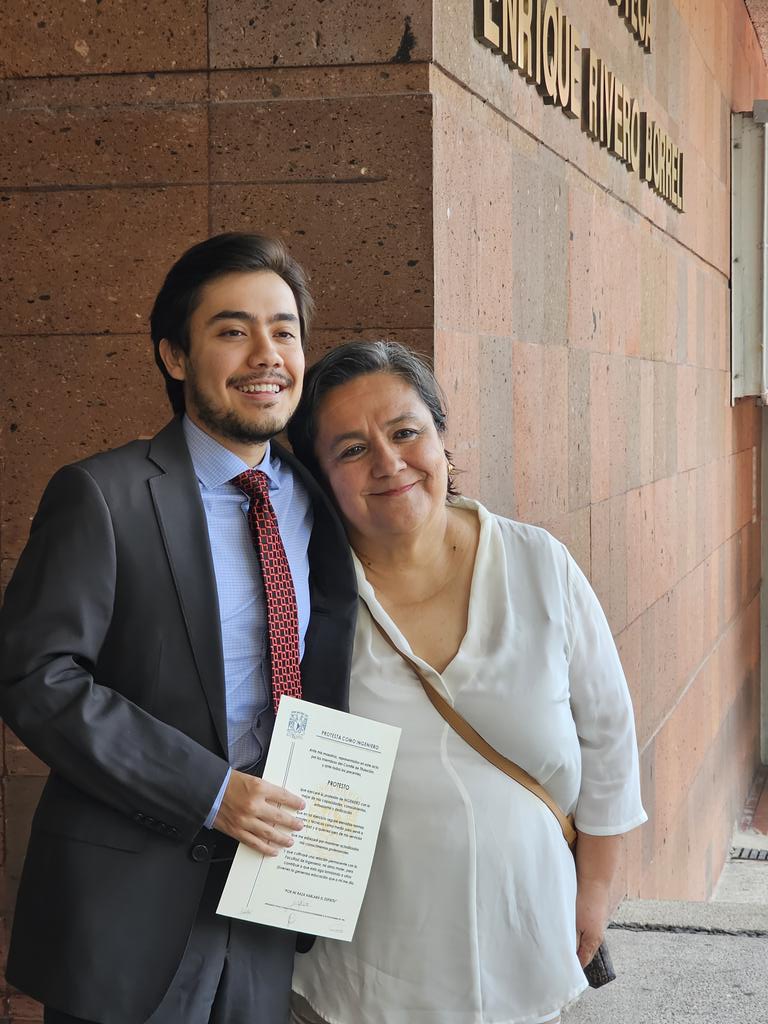 Alitoman05's tweet photo. Habemus ingeniero! Mi querido sobrino Jordy se titula y refuerza el orgullo de nuestra familia. Enhorabuena hijo y a seguir cosechando éxitos!🙏🏻 https://t.co/6Z8WQNHDzn