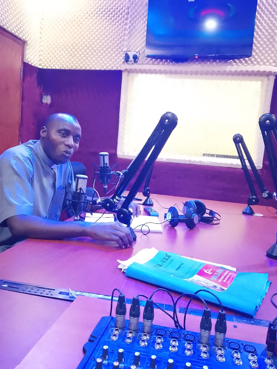 Rev. Safari Vian  the from Muhabura Diocese urged religious leaders to avoid worldly affairs, warning it could lead to blame from their congregants. Speaking on 90.3 FM this morning, he added that no sin is greater than another.
<a href="/MuhaburaDiocese/">Diocese of Muhabura</a> 
<a href="/MbitseG/">Rt. Rev.Mbitse Godfrey</a> 
<a href="/ChurchofUganda_/">Church of Uganda</a>