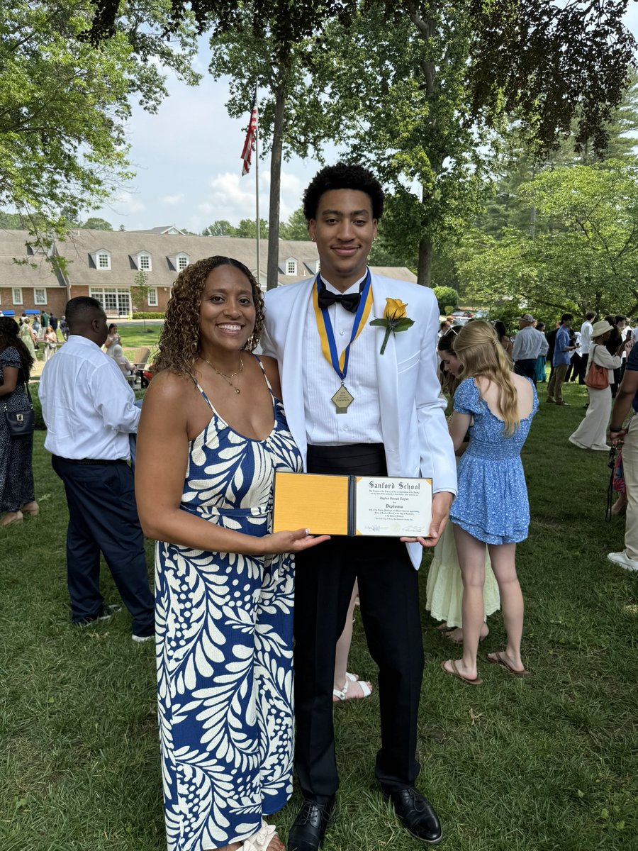 ahickman33's tweet photo. What matter’s most to me 💙🫶🏼
#SanfordGrad🎓#StateChamp🏆#DelawareMBB🐓 #traditionnevergraduates https://t.co/U0GZapOV1f