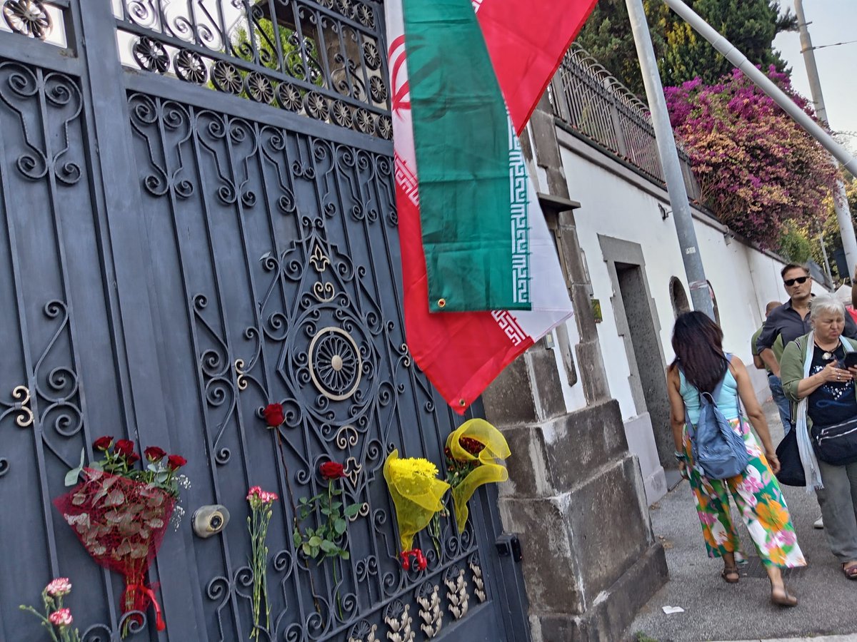iraninitaly's tweet image. Oggi, i rappresentanti dei gruppi #italiani contro la guerra si sono radunati davanti all'ambasciata della Repubblica Islamica dell'#Iran in Italia per esprimere #solidarietà con la nazione iraniana e condannare il #regime_sionista.

Ieri, si è tenuta un'altra manifestazione di