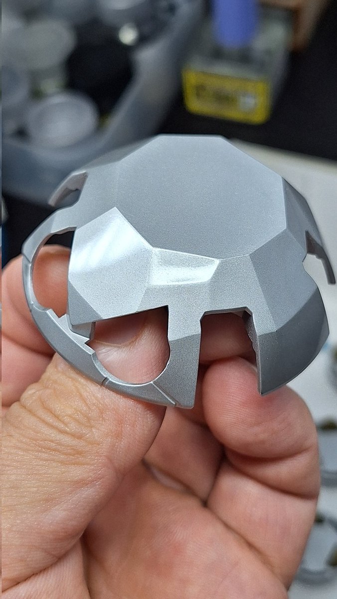 takezou2955's tweet image. 色替え制作依頼のポケモンプラモデルのメタグロス。クリア→中研ぎ→クリアを終えて、次は軽めに2000番のヤスリで再度研ぎ出し→コンパウド→ワックスです。
2回目のクリアがまぁまぁ綺麗に塗れたので楽できそう😊