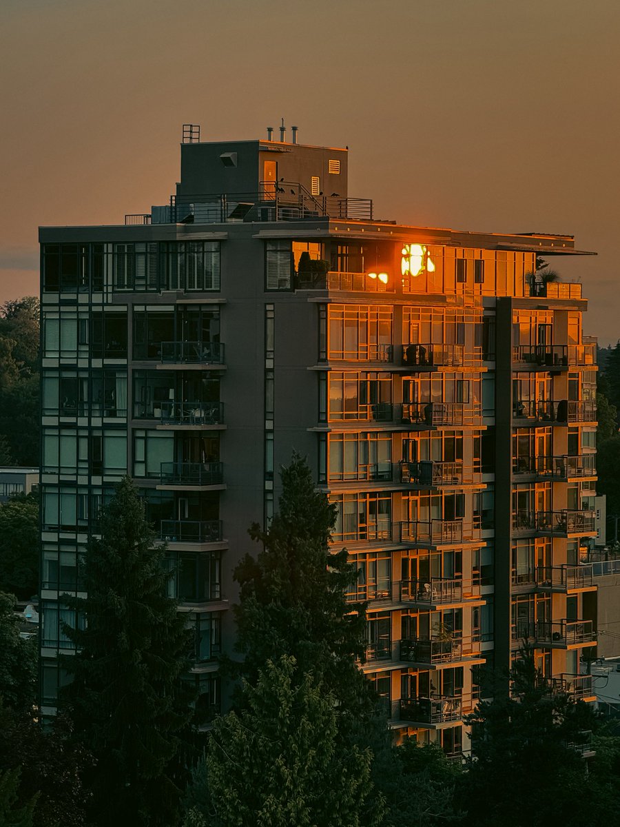 نیمه روشن رو ببینیم برای ایران به زودی 🙌