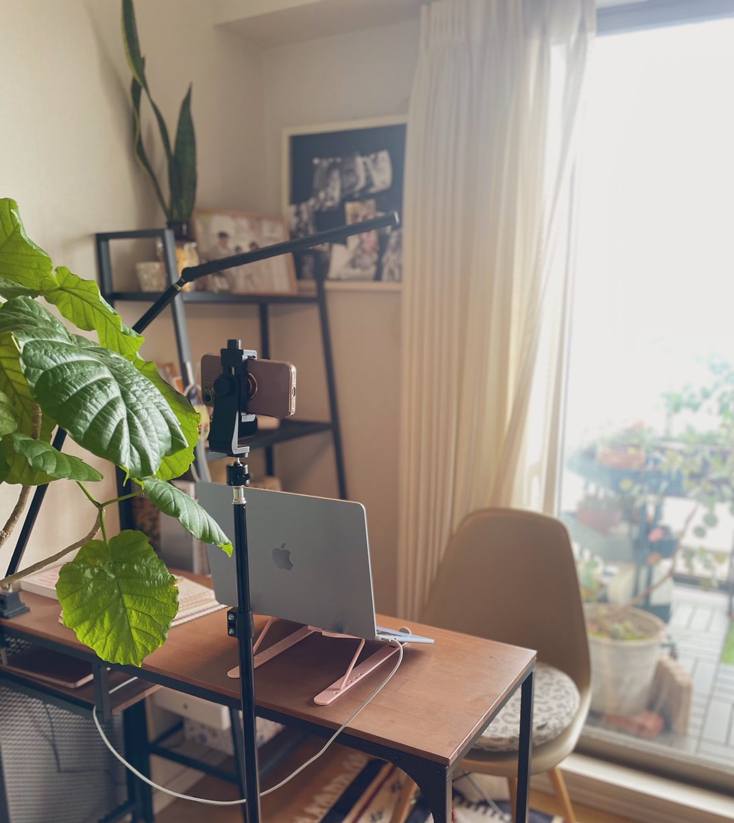 Chie_calvary's tweet image. YouTube制作始めました✨

お客様に提案するため
自分で映り方、喋り方も経験します🫡

これも限界突破！？

こんな機会が無ければ絶対にやっていません。確実に笑

台本出来ていないのに撮影の画角だけチェックする私😂残念ながら美容クリニックに行っている余裕はなさそう…

 #リモラボ  #webマーケ