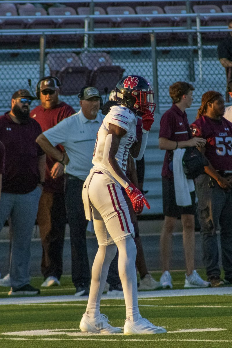 5’11 160 DB | 3.7 GPA | 40 : 4.51
📲📲📲 : 469-783-2527
Hudl : hudl.com/v/2QEKjz
Excited to build connections with Coaches !!!
