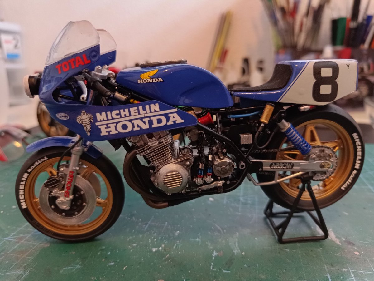 voromont's tweet image. Terminé una de las RS1000
He reciclado partes de una RS y de una NSR. Los Hella delanteros son unos DAS 1/24
Otra moto más de resistencia que pasa a mi colección.
#honda #tamiya #RS1000 #models