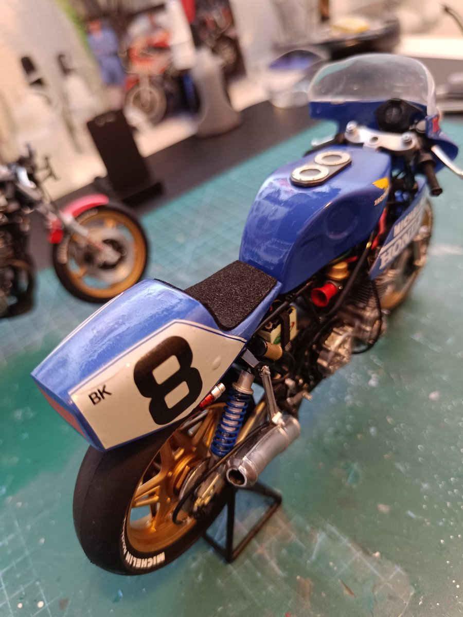 voromont's tweet image. Terminé una de las RS1000
He reciclado partes de una RS y de una NSR. Los Hella delanteros son unos DAS 1/24
Otra moto más de resistencia que pasa a mi colección.
#honda #tamiya #RS1000 #models