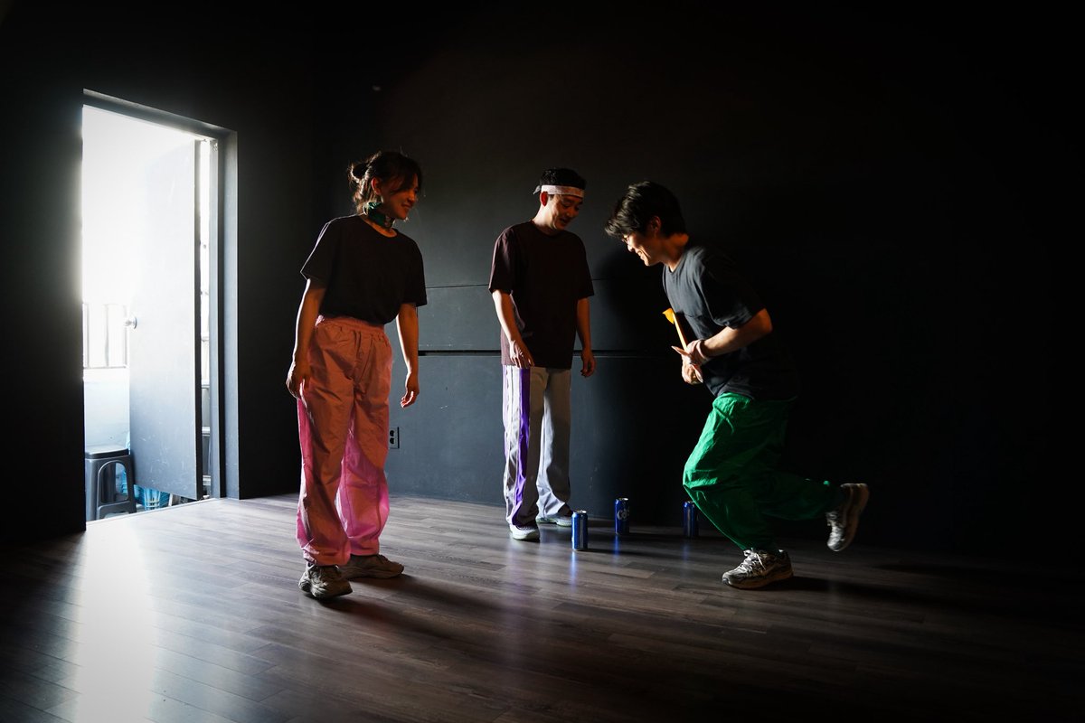 신촌극장 2025 라인업
[ 정지, 부정, 구조없음 X 전진모 ]
-
-
사진ⓒ이지수
#정지부정구조없음
작연출 #전진모
출연 #마두영 #송철호 #정지인 
사운드 #목소
조명 #서가영
의상 #팽디 
조연출 #지우
오퍼레이터 #윤서준
기록영상 #최윤석 
기록사진 #이지수
진행 #유지수