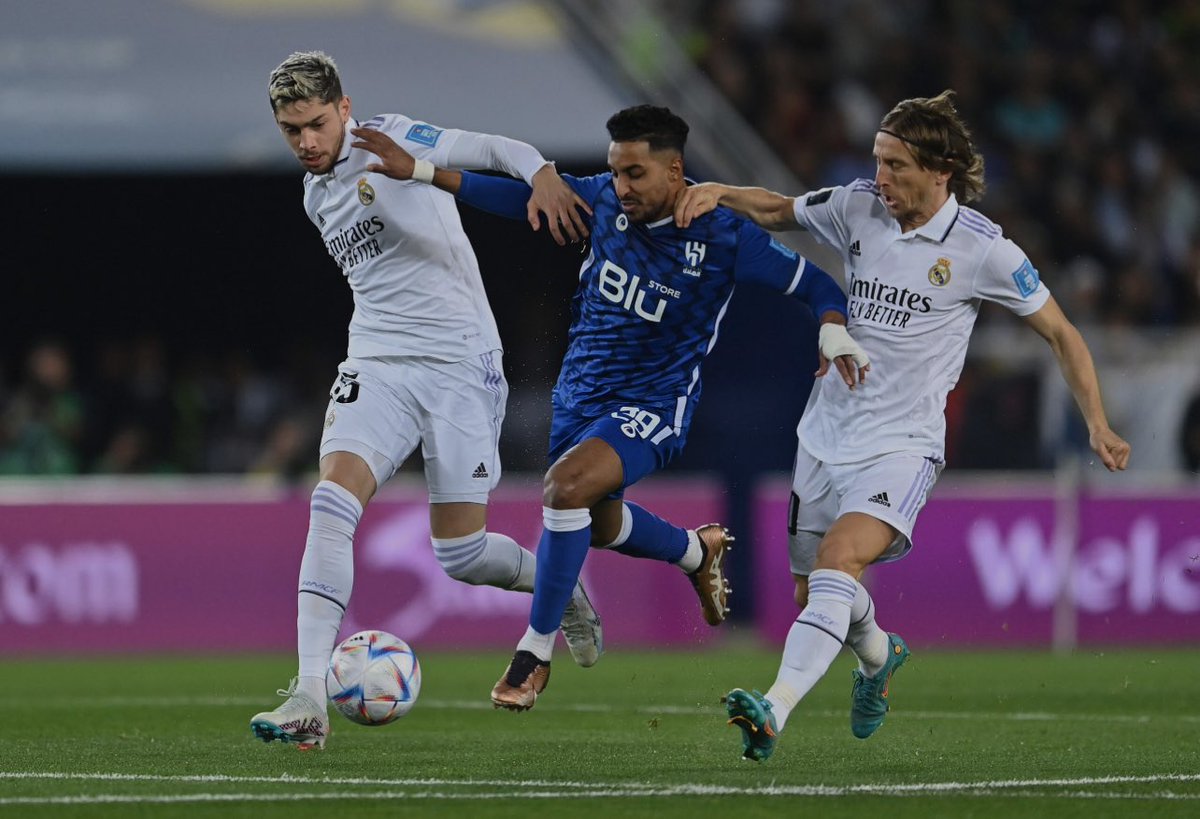 #الهلال 
متيمٌ في هواگ " 29 " 
متفائل وكاننا بالأمس البعيد يوم كنا #وصيف_العالم 💙