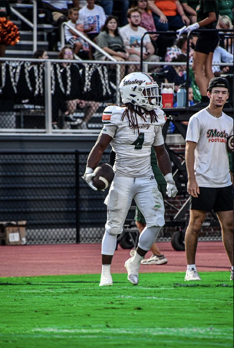 5’7 175 RB
CO/27
3.1 GPA
111 carries 
716 yards
10 TD

hudl.com/profile/196537…