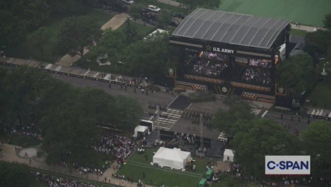 Millions turned out for Trumps parade.
They’re all just out of frame having the time of their lives… #MAGA #NoKingsDay #NoKings