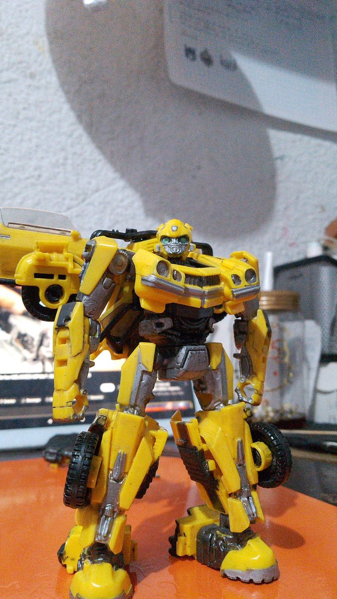 BorisCosio's tweet photo. Mi Bumblebee studio series con mi propio custom https://t.co/c8PMiul06p