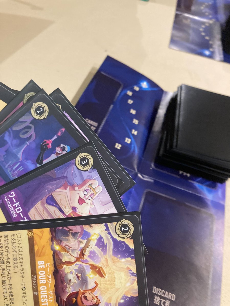 仕事帰りに会社近くのボードゲームカフェ（10 BILLION POINT）に遊びに行ってきました🧙ディズニー版のデュエル・マスターズみたいなゲームで盛り上がりました❤️‍🔥料金も3時間遊んで2,000円😲皆さんも仕事終わりに是非！！

#企業公式つぶやき部 
#企業公式ボードゲーム部