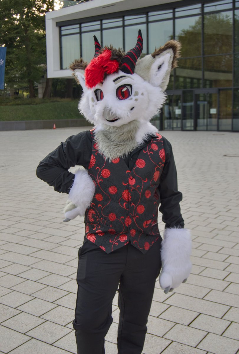 New #fursuit review:
[YES] Run the Demon Arctic Owl Partial  by <a href="/tomacats_suits/">🍅TOMACATS 🐱</a>

Read it here:
fursuitreview.com/r/yes-run-the-…
