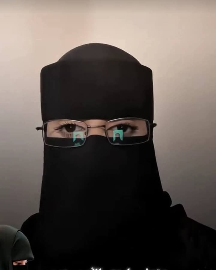 #البنت_شروق،،فتااه يمنية دافعت عن نفسها 
بالسعودية،،وقتـ،،،لت الشخص الذي تعرض لها،،
باقي على إعداااااااااااااامها 12 يوم تقريباً،،✋
من يريد التعاون معها في مبلغ الدية المتبقي،،
عليه التواصل بالأخ أبو أنس الصافي،،وفقكم الله،✋