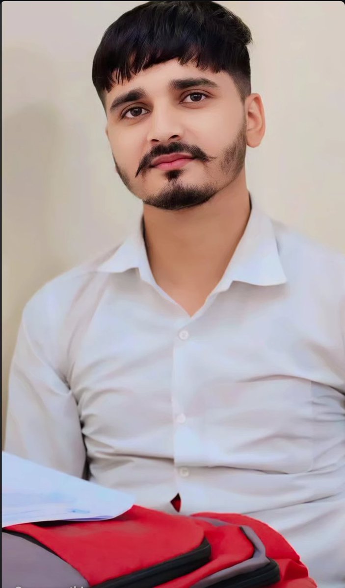 खामोशियां भी बहुत कुछ कह जाती हैं, जब जुबां से लफ्ज़ नहीं निकलते तब आँखें बयां कर जाती हैं। 👀💫💗