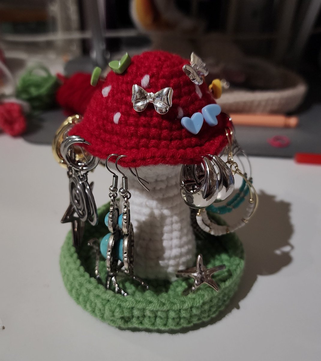 floradrolo's tweet photo. new jewelry holder🤓 the old one is too short to hold my long earrings https://t.co/3kmGnZTWRK