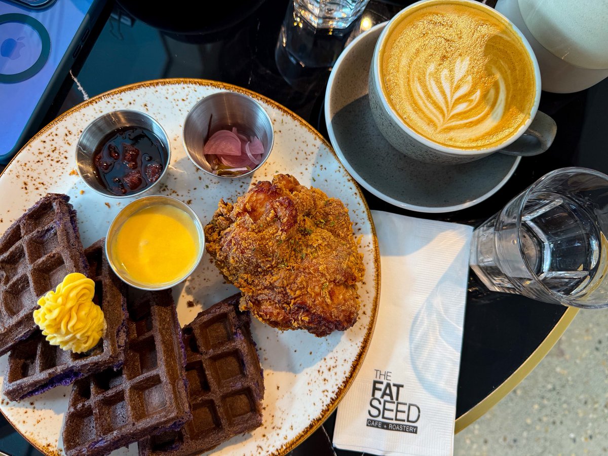 rrs425's tweet photo. Chicken and waffle time at The Fat Seed in Molito #breakfast #Foodie https://t.co/MTiOLpfmZQ