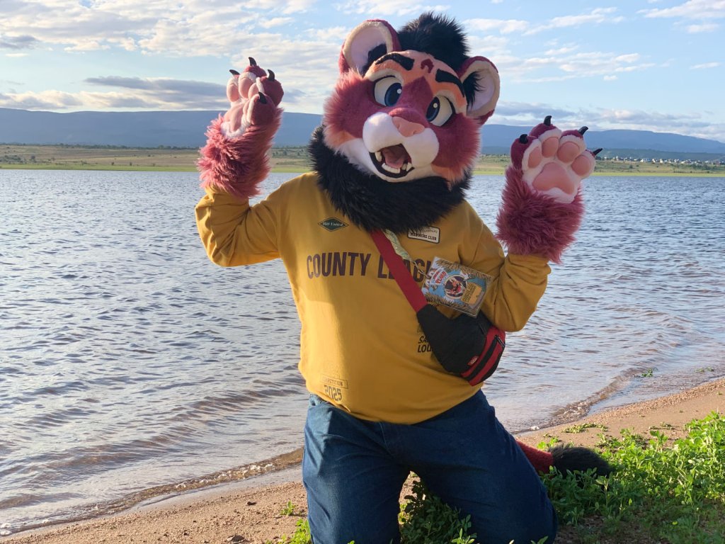 New #fursuit review:
[YES] Aurilko the Cosmic Lion Partial by <a href="/koshkafursuits/">Koshka Fursuits</a>

Read it here:
fursuitreview.com/r/yes-aurilko-…