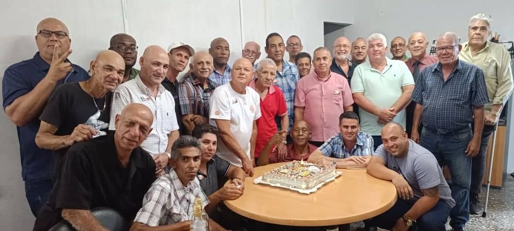 otero_reinier's tweet photo. 🧔Feliz Día de los Padres para toda #Cuba, especialmente para los del @MindusIndustria, @GAcinox, @EmpresaAcero, @AcinoxT, @AcinoxComercial, @derivad45569, @refractarioshab, #ELEKA y del #CISNicaro   
🧔👉https://t.co/dbD8uRVNXz
👈 https://t.co/d5r2lc6lHa