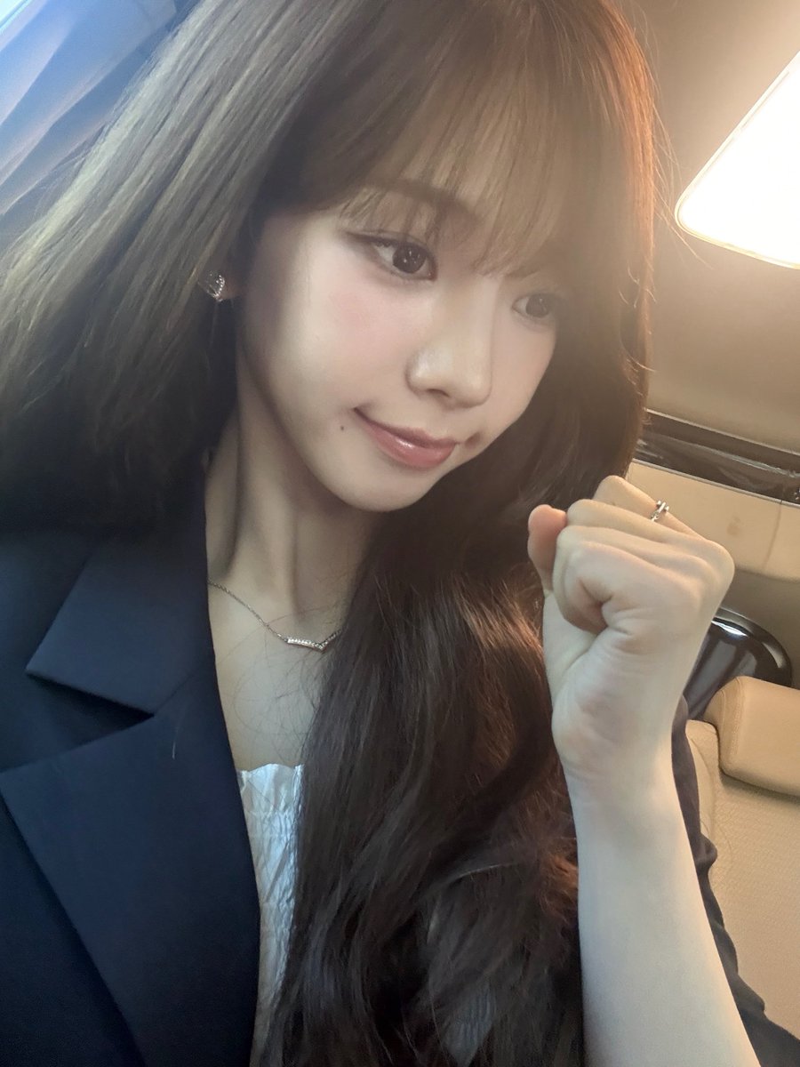 winrina_bbl's tweet image. 💙💭 250615
[1:48pm KST]

+pic

“I only have this photo”

“A resolution not to cry” 

“I’ll come again around dinner time-!!”