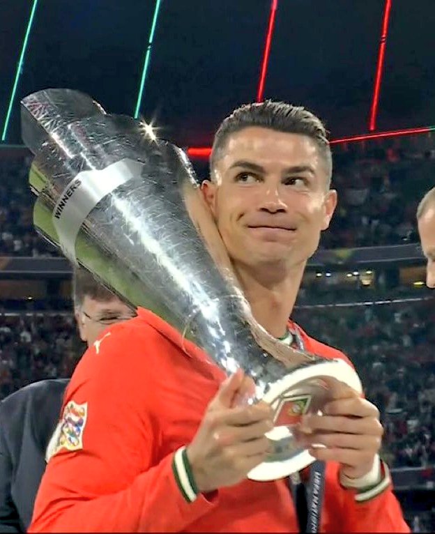 Joshua41033385's tweet photo. Happy Father's Day to the greatest footballer that has ever graced the pitch (GOAT). THANK YOU FOR BEING AN INSPIRATION TO MANY GENERATIONS... WORLD CUP IS THE NEXT ON YOUR SHOULDERS... WE WAIT TO SEE IT HAPPEN... https://t.co/XiQI4TjxiR