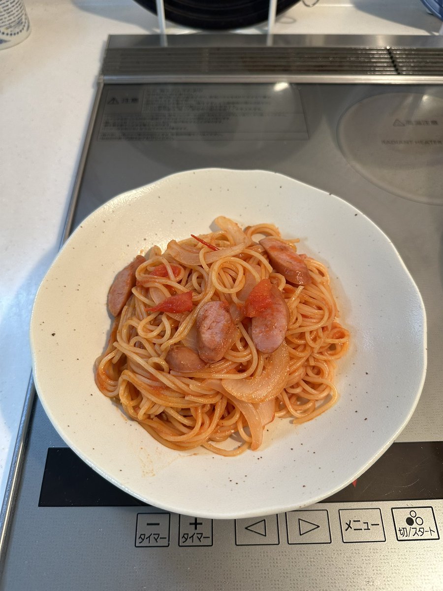 AgainEtz's tweet photo. ピーマン無かったからトマトで代用してナポリタン作ってみた https://t.co/DQPAU1FED7