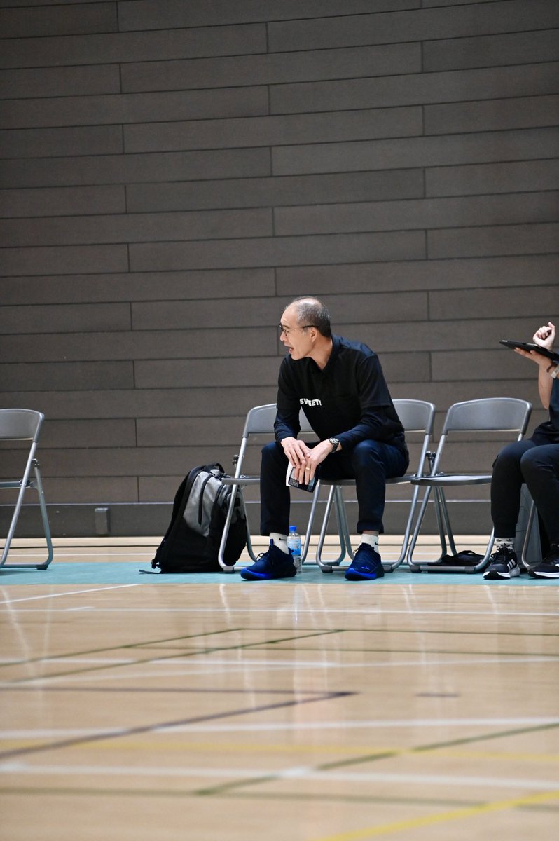 ogipapa201704's tweet image. 1番ベンチで声を出していた、SWEETY
の内海 知秀HC

まさかこの会場で観れるなんて思わなかった。

そしてこのチーム凄く良いバスケをしてました。

今後の活動に注目です。

＃内海知秀　＃HC ＃SWEETY 
＃SB2 ＃東日本SB2リーグ ＃SB2リーグ