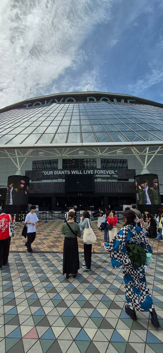 ogurinn0101's tweet photo. UVERworldのライブで東京ドーム来た(,,> <,,)♡ https://t.co/vZMM9r9sI0