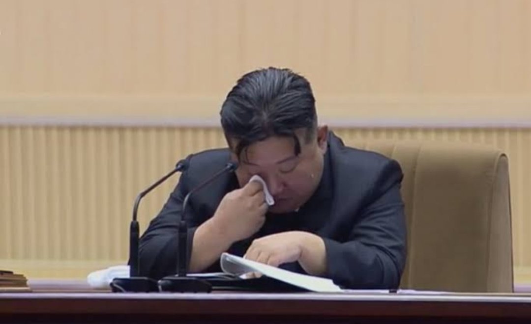 When everyone is bombing each other and no one is inviting you 😭