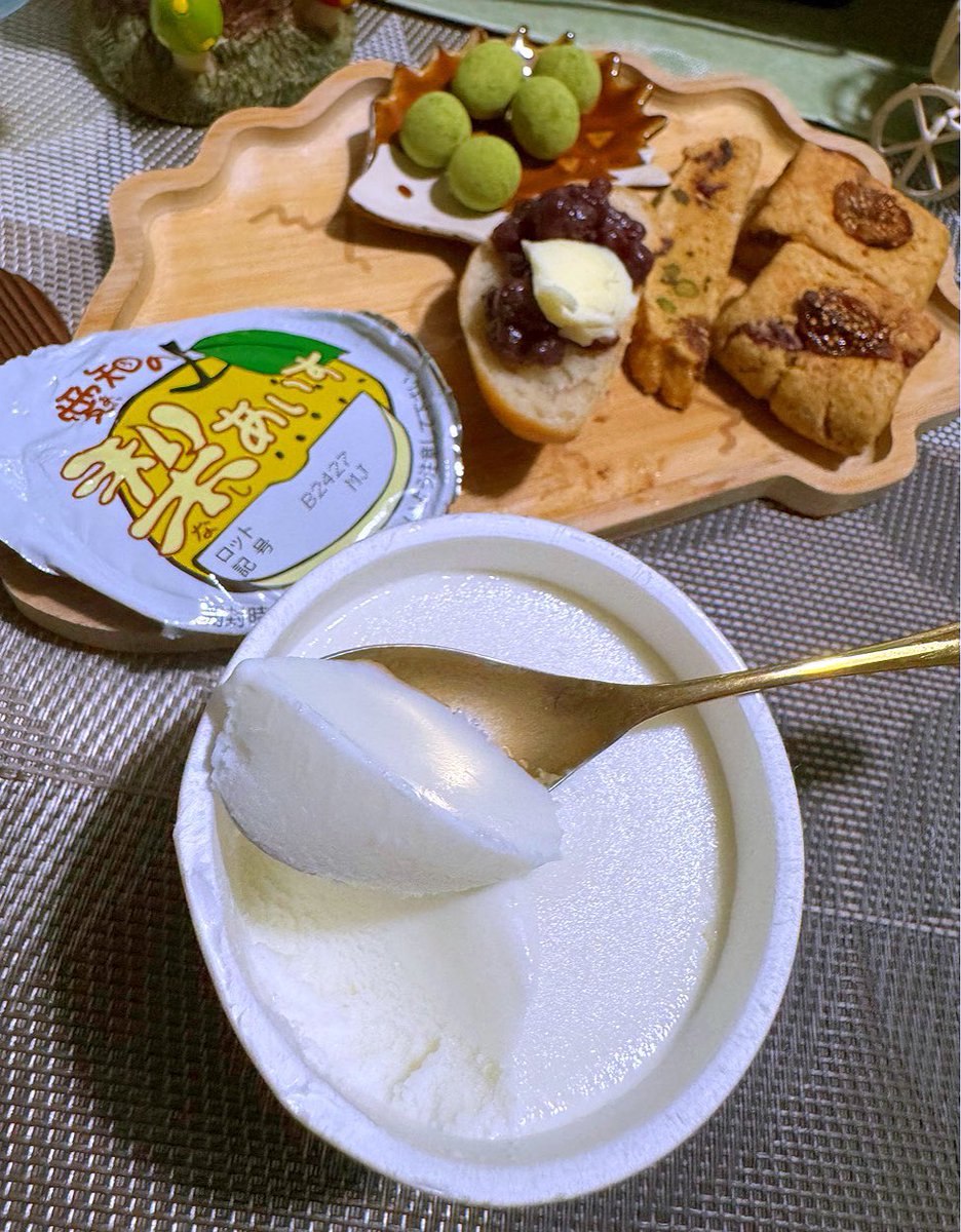 kyoyasaga's tweet photo. 山田和樹さん指揮ベルリン・フィルデビュー公演、水にまつわるプログラム素晴らしい流れだった💧✨️パユ様の武満徹も、常々、尺八のように感じてた音色がぴったり❣️大好きなオルガン付きで終わってからの #かけるクラシック でいきなり #aniaca 展開ꉂ🤣w𐤔おやつ食べながら拝聴
 #中央製乳 梨あいす https://t.co/4dpymbfUvg