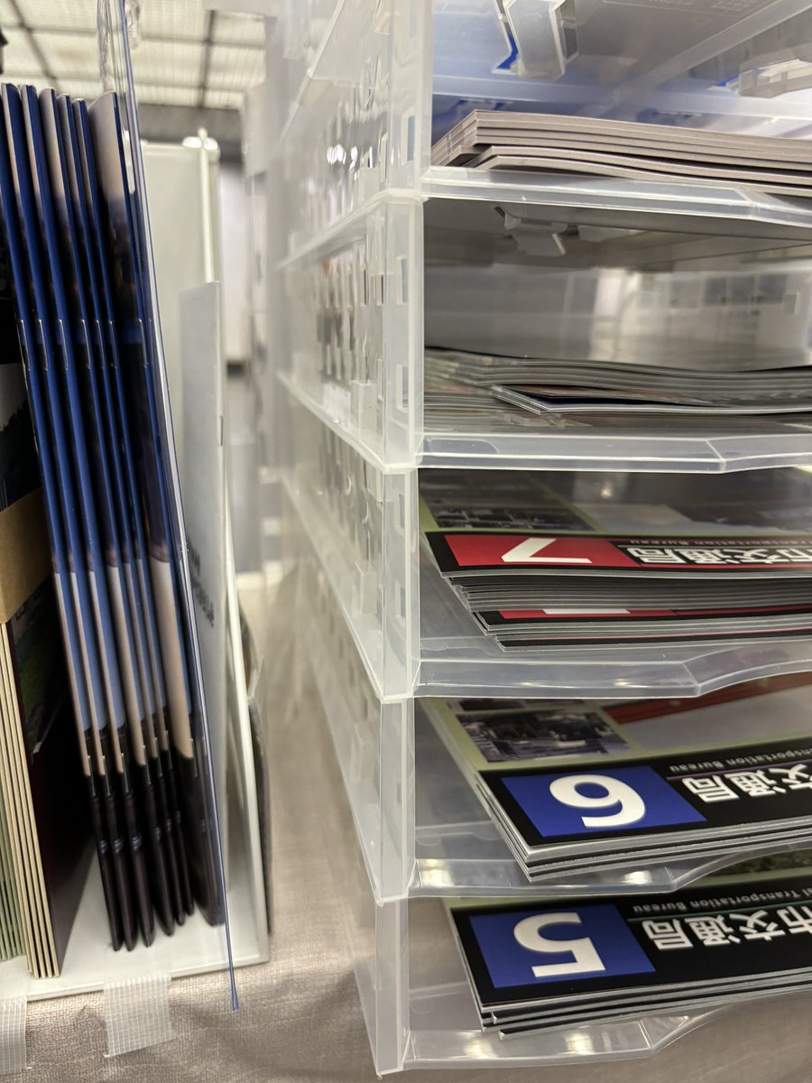 【ラスト50分‼️】

さあさあ残り時間はわずかです！
お求め忘れはございませんか……？？

新刊・既刊・キーホルダー　この時期に京都で見れるのはもうこれがラストかも……？
最後までお待ちしております！