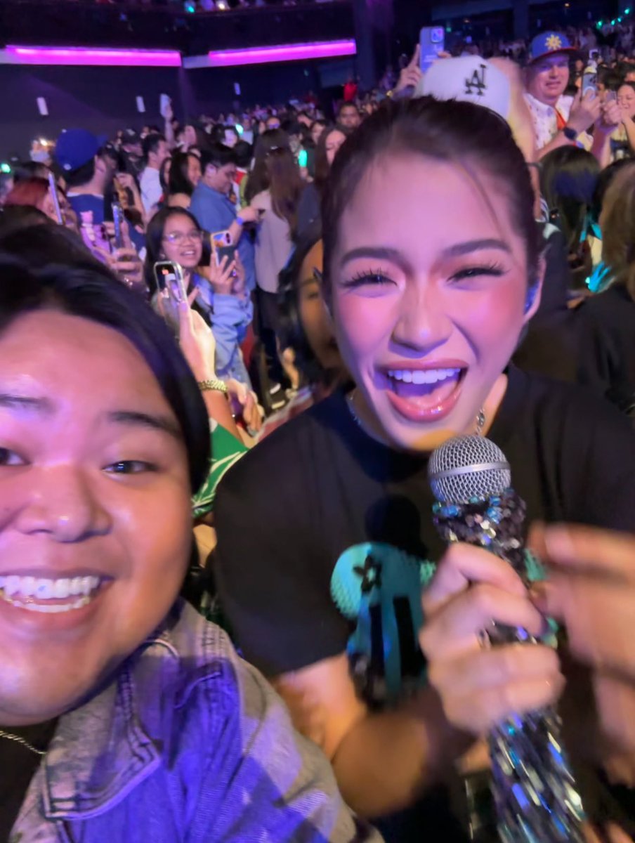 2/8 selfie with the girls!!! 
See you again tomorrow!!

My bias at wrecker ❤️‍🔥❤️‍🔥❤️‍🔥

#BINI #BINIverseWorldTour2025 #BINIverseLosAngeles