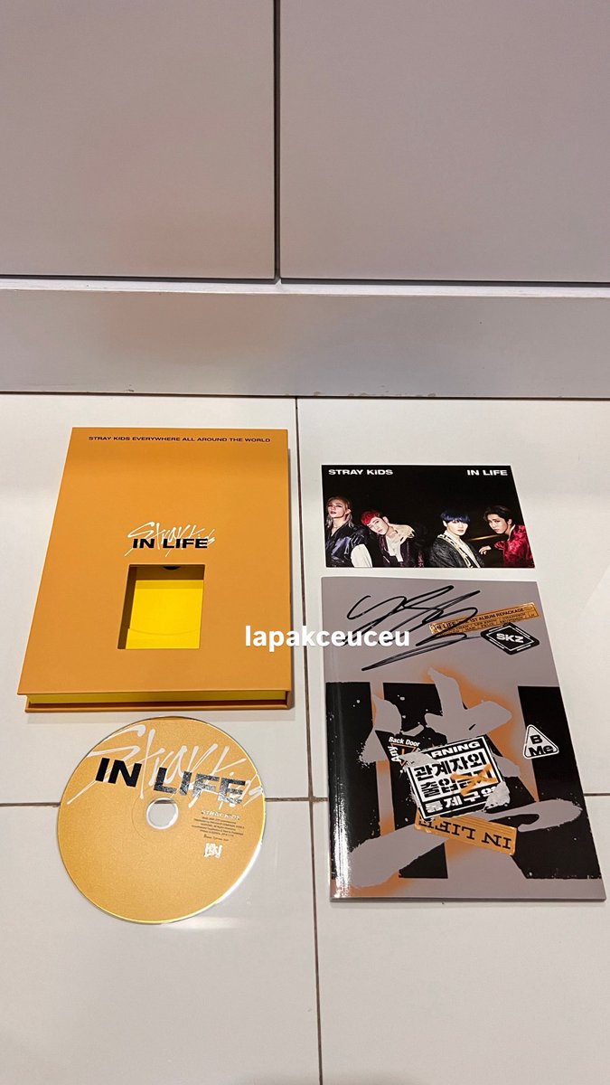 lapakceuceu's tweet photo. WTS | Want to sell Stray Kids Album Only + Felix Mwave Signed Album

📍BDG, INA Only
💸 IDR 900.000 (get 7 album)
🍊Shopee by req (exc adm 10%)
✖️ Not for sensitive buyer!

T. wts lfb ina stray kids skz pc pob ld Hyunjin Felix Seungmin Han Jisung Lee Know Changbin Bangchan I.N https://t.co/KEInvnxDEs
