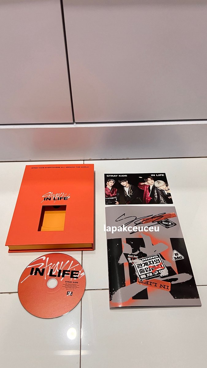 lapakceuceu's tweet photo. WTS | Want to sell Stray Kids Album Only + Felix Mwave Signed Album

📍BDG, INA Only
💸 IDR 900.000 (get 7 album)
🍊Shopee by req (exc adm 10%)
✖️ Not for sensitive buyer!

T. wts lfb ina stray kids skz pc pob ld Hyunjin Felix Seungmin Han Jisung Lee Know Changbin Bangchan I.N https://t.co/KEInvnxDEs