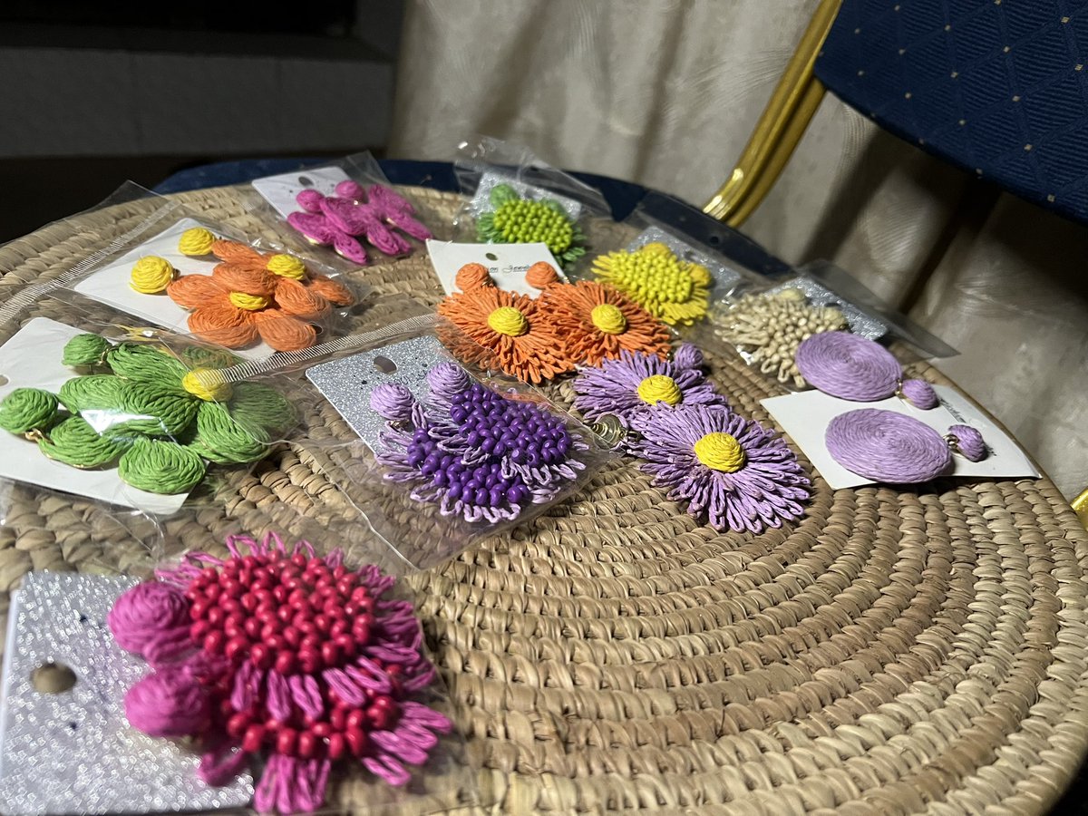 Oma_GuGu's tweet image. Please if you can see this, help my brand by quoting anything with it 🥹. Please 🙏