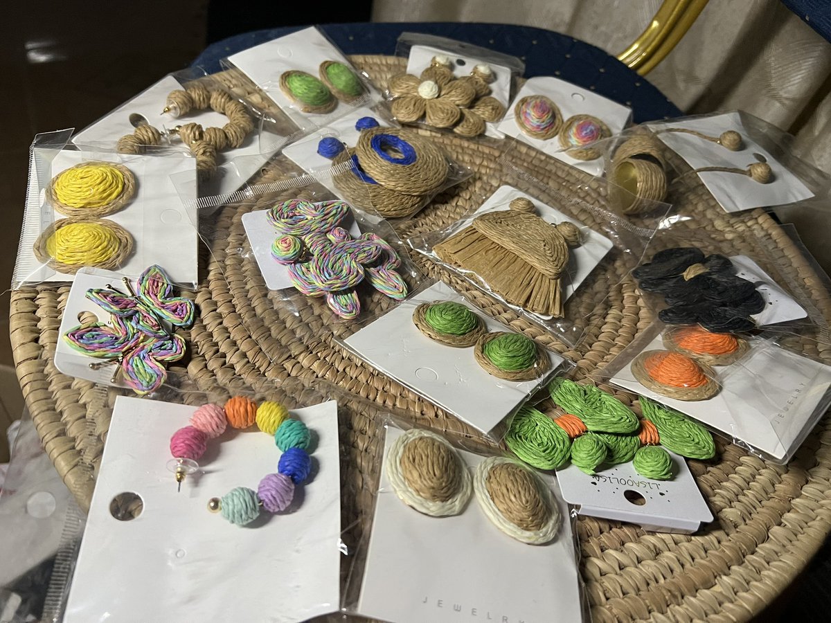 Oma_GuGu's tweet image. Please if you can see this, help my brand by quoting anything with it 🥹. Please 🙏